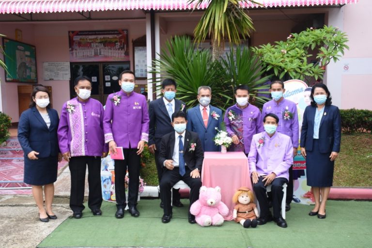 สำนักงานคณะกรรมการการศึกษาขั้นพื้นฐานประเมินสัมฤทธิผลการปฏิบัติหน้าที่ ในรอบ 1 ปี ผู้บริหารทางการศึกษา สพป.น่าน เขต 2 รักษามาตรฐานทางวิชาชีพ