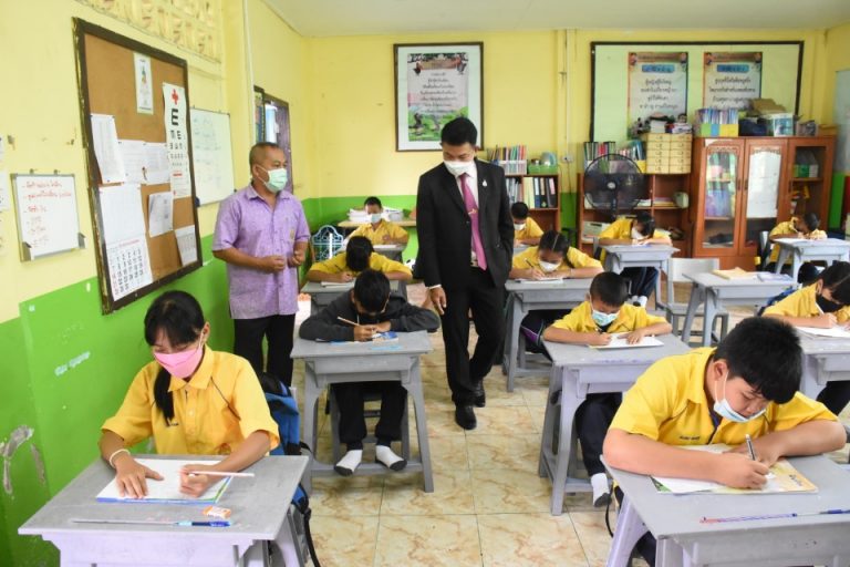 เยี่ยมโรงเรียนบ้านริมลาว ตรวจความพร้อมการเปิดภาคเรียน