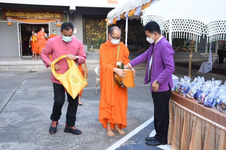 สพป.เชียงราย เขต 1 จัดพิธีทำบุญตักบาตรเสริมความเป็นสิริมงคล รับปีขาล